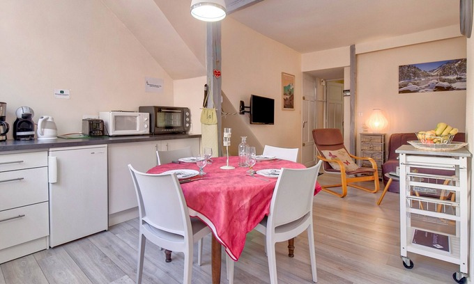 Cauterets Apartment | Charming La Pauze - Ski Station with Spa & Breakfast