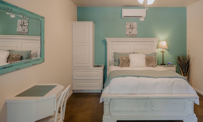 Dripping Springs Cabin | Top-Rated La Aldea Building in La Paz with Ocean View