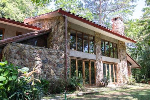 Cerro Azul House | Pet-Friendly La Perezosa en Cerro Azul - Guest Rated 10/10