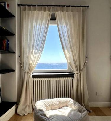 Boccadasse House | Delightful La Perla di Boccadasse: 4-Star Retreat with Hot Tub