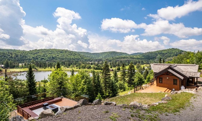 Saint-Faustin-Lac-Carre Ski Chalet | Experience La Perle de Montagnes: Chalet with Hot Tub & Pool