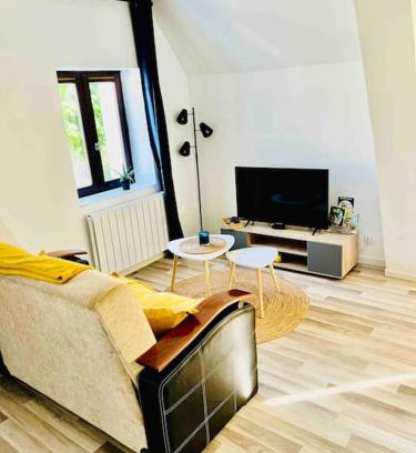 Montargis Apartment | Guest Favorite: La Perle with Breakfast & Family Amenities