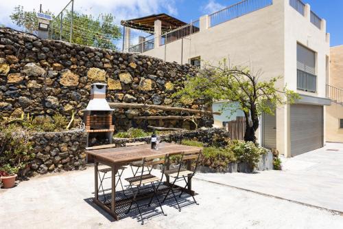 Taibique House | Inviting Oceanfront Rustic House & Terrace, El Pinar