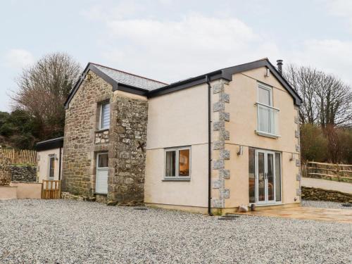 Saint Columb Major House | Experience La Petit Maison: 4-Star, Pet & Child Friendly Stay