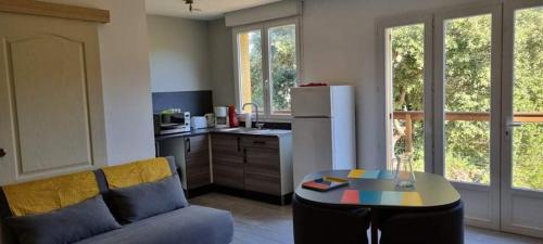 Duilhac-sous-Peyrepertuse House | Oceanfront Retreat: La Petite Étape with Pool & Pet-Friendly