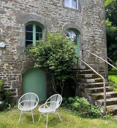 Ambrieres-les-Vallees Apartment | La Petite Bruyere Characterful 2 bedroom cottage with fireplace