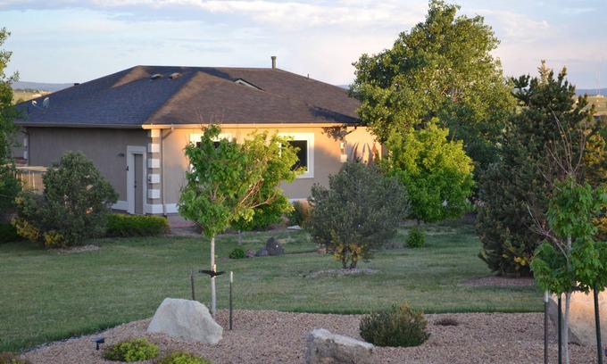 Colorado Springs Bed & Breakfast | Inviting Countryside Retreat: La Petite Foret Noire