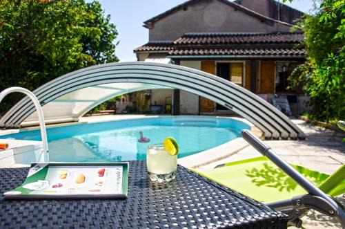 Saint-Benoit-de-Carmaux House | Relax at La Petite Pierrette: Oceanfront & Pet Friendly