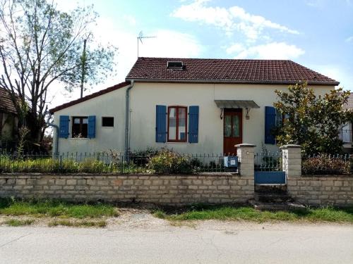 Saint-Loup-Geanges House | Discover LA PETITE MAISON: Family & Pet-Friendly Retreat