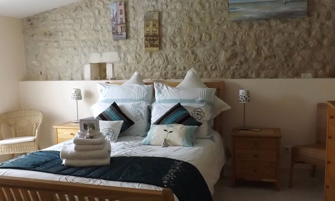 Bellevigne Cottage | Enchanting La Petite Maison: Guest Rated 9.8 with Pool