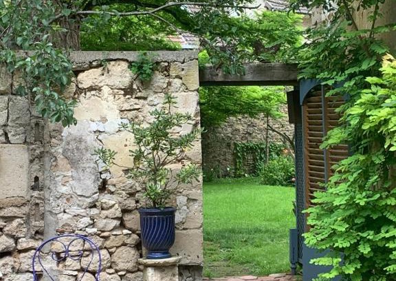 Crepy-en-Valois House | Cozy La Petite Maison with Ocean Views & Pet-Friendly Stays
