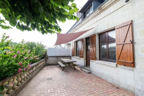 Nazelles-Negron House | Discover La Petite Maison: Family-Friendly Hilltop Retreat