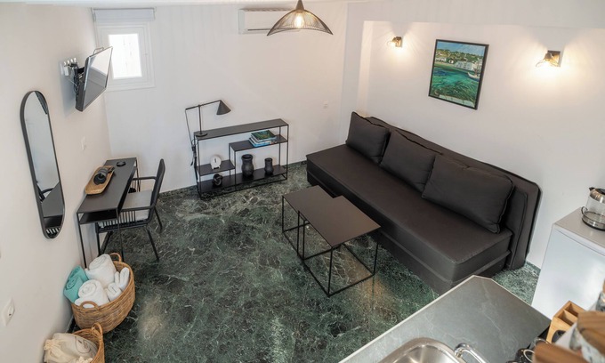 Mykonos Apartment | La petite Maisonette by Skepi