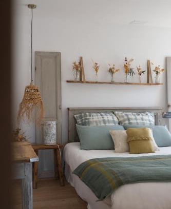 Chaveyriat Bed & Breakfast | Unwind at La Petite Parenthèse with Oceanfront Bliss