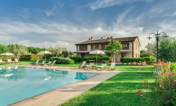 San Pietro in Bossolo Apartment | Relaxing La Piccionaia: 3-Bedroom Retreat with Pool