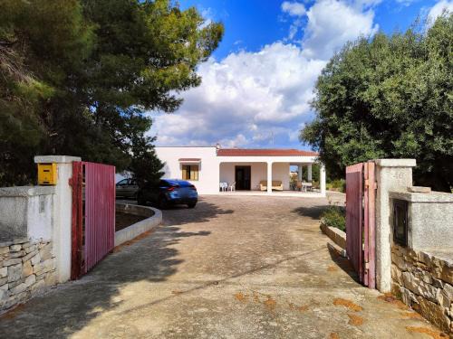 Capitolo House | Discover La Piccola Pineta: Ocean View & Private Beach