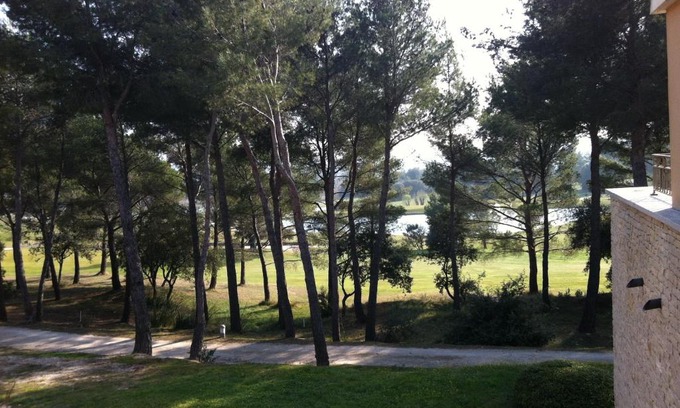 Saumane-de-Vaucluse Apartment | Enjoy Family-Friendly Comfort at La Pinede du Golf