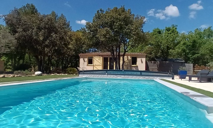 Gordes Cottage | Relax at La Pitchounette Mas Val-Chênaie in Gordes