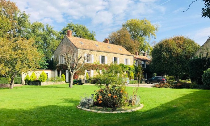 Chailly-en-Biere Bed & Breakfast | Experience La plaine de l'Angelus: Oceanfront Bliss Awaits