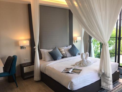 Cha-am Villa | Beachfront Villa with Pool and Ocean View in Cha-am