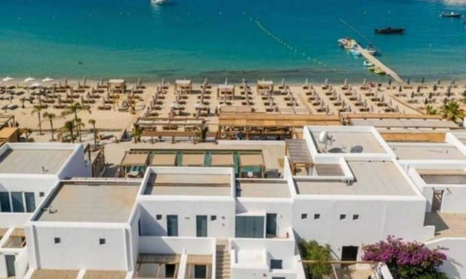 Paraga Apartment | Enjoy Oceanfront Bliss at La Playa Studio Mykonos