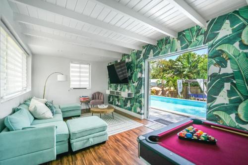 Miami Shores Villa | Elegant La Playita Villa: Poolside Retreat for 16 Guests