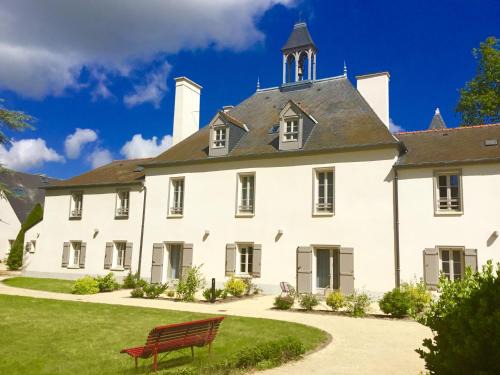 Bruz Apartment | La Pommeraie: Pet-Friendly Retreat with Top Guest Rating