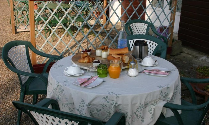Champagnac Bed & Breakfast | Welcoming La Pommeraie: Pet-Friendly Retreat with Pool