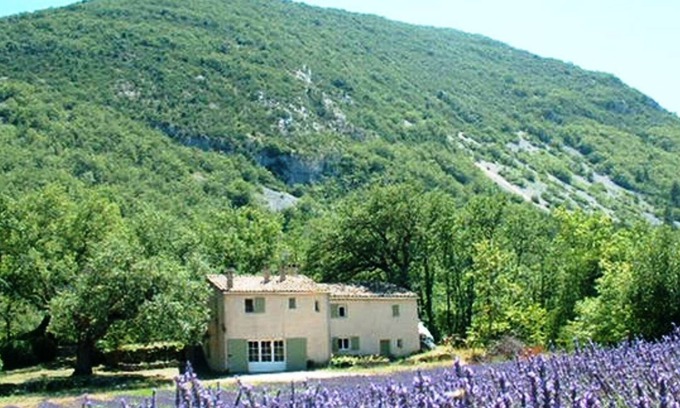 Castellet Cottage | Relaxing Cottage Getaway in the Heart of Luberon