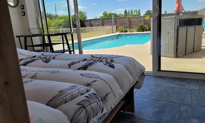 Saint-Aubin-du-Plain Bed & Breakfast | Explore La Pool House: Family-Friendly Oceanfront Retreat