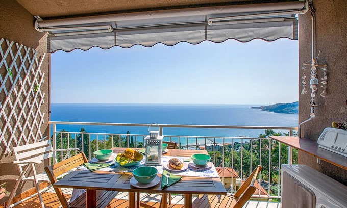Ospedaletti Apartment | Sea View Comfort at La Porta Sul Mare, Ospedaletti