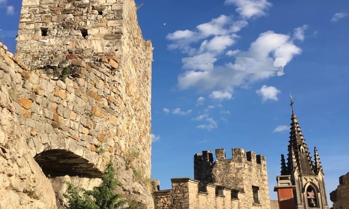 Aigueze Apartment | Discover La Porte du Sud: Family and Pet Friendly Retreat