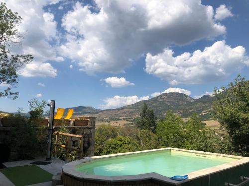 Saint-Auban-sur-L'Ouveze House | Refreshing Oasis with Heated Pool and Ocean Views