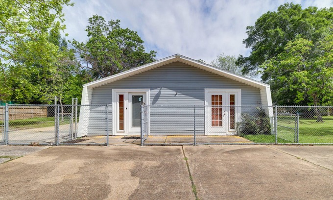 La Porte House | Beachfront Retreat with Hammock Near Sylvan Beach