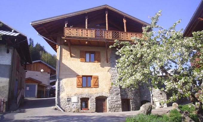La Plagne-Tarentaise Bed & Breakfast | Pet-Friendly La Portette Chambres d'Hôtes - Rated 9.6/10