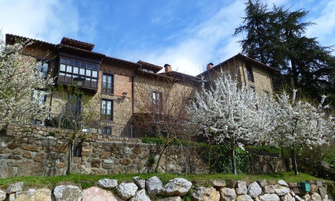 Vinon House | Discover La Posada de Viñón - Casa Reda: Family-Friendly Retreat