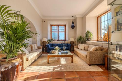 Denia Old Town Hotel | Discover La Posada del Mar: Family-Friendly with Dining