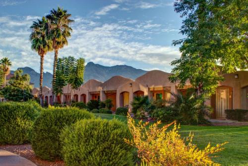 Casas Adobes Hotel | Discover La Posada Lodge & Casitas: Pet-Friendly Retreat
