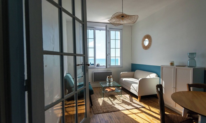Ault Apartment | Cozy La Préférée: Ocean View App with Spa & Kitchen