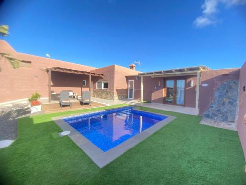 Antigua House | Discover La Pradera: 4-Star Oceanfront Gem with Pool