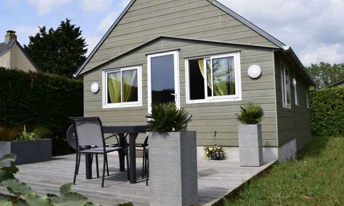 Bretteville-sur-Ay Ski Chalet | La p’tite Dune: Steps from Sandy Beaches & Pet Friendly