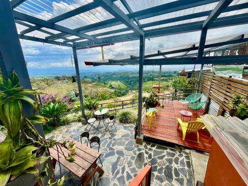 Filandia House | Inviting Family Retreat at La Puesta Del Sol - 9/10 Rated
