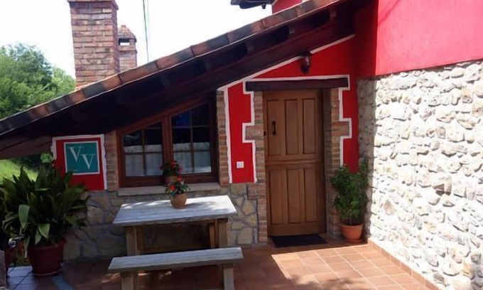Santianes de Ola Cottage | Guest Rated 10/10: La Pumarada House with Ocean Views