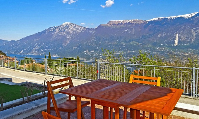 Pieve Apartment | Discover La Quiete 23: Lake View Apartment with Pool