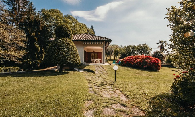 Arona Ski Chalet | Discover La Quiete - Lakeside L&B with Family-Friendly Amenities