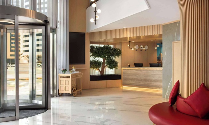 Abu Dhabi City Center Hotel | Relax at La Quinta by Wyndham Abu Dhabi Al Wahda Hotel