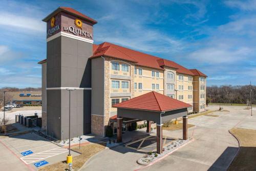 Allen Hotel | Pet-Friendly Getaway at La Quinta by Wyndham Allen