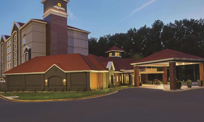 Alpharetta Hotel | Pet-Friendly Retreat at La Quinta by Wyndham Alpharetta