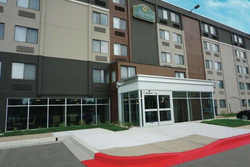 Rosedale Hotel | Comfortable Stay at La Quinta by Wyndham Baltimore N