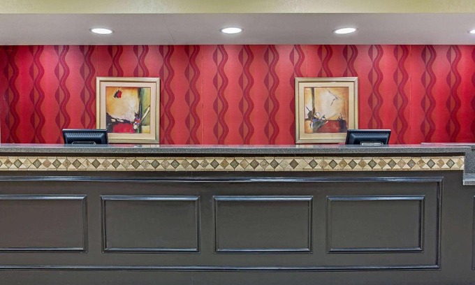 Canton Hotel | Pet-Friendly Retreat at La Quinta by Wyndham Canton MS